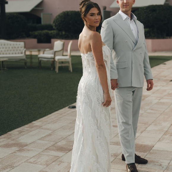 Thin Line World Roya - Picture 1 of 4